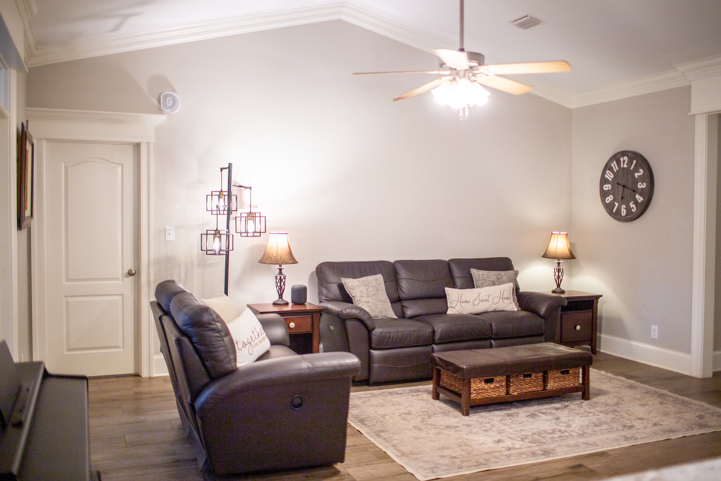 Living room with vaulted ceiling and leather seating
